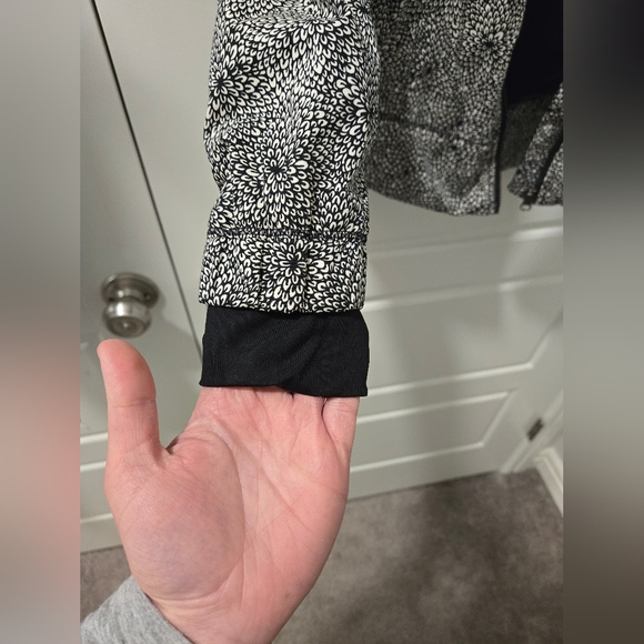 Lululemon spring foward jacket - Picture 5 of 9